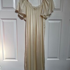 Miss Elaine Cream Nightgown
